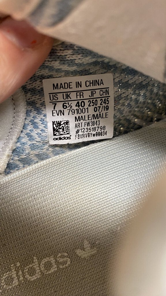 Yeezy Boost Sneakers (M7)