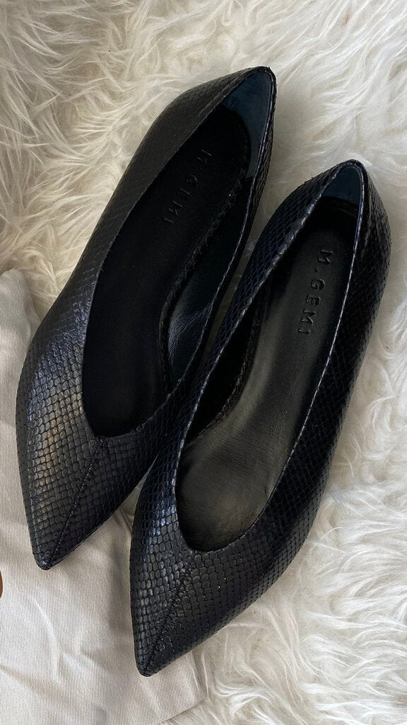 Pointed Embossed Flats