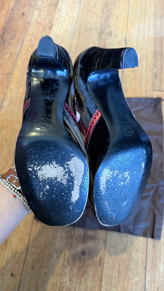 Velvet Embroidered Pumps