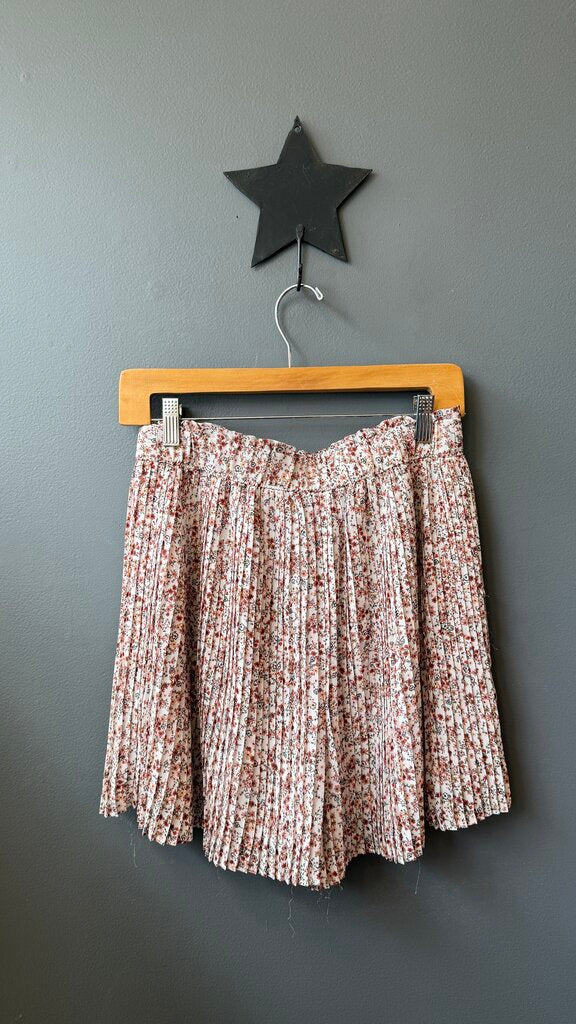Petite Floral Pleated High Rise Shorts