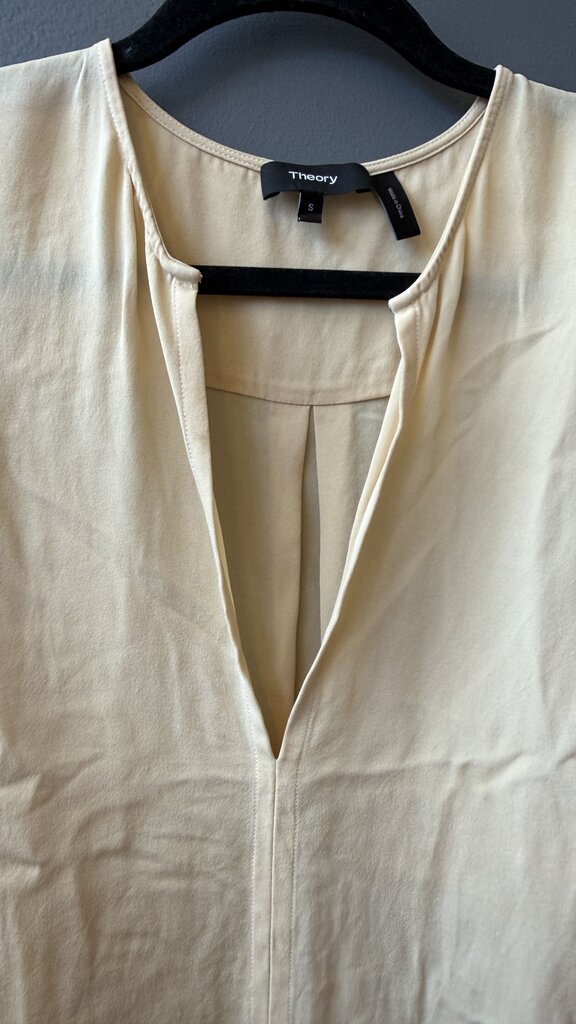 Silk Keyhole Sleeveless Blouse