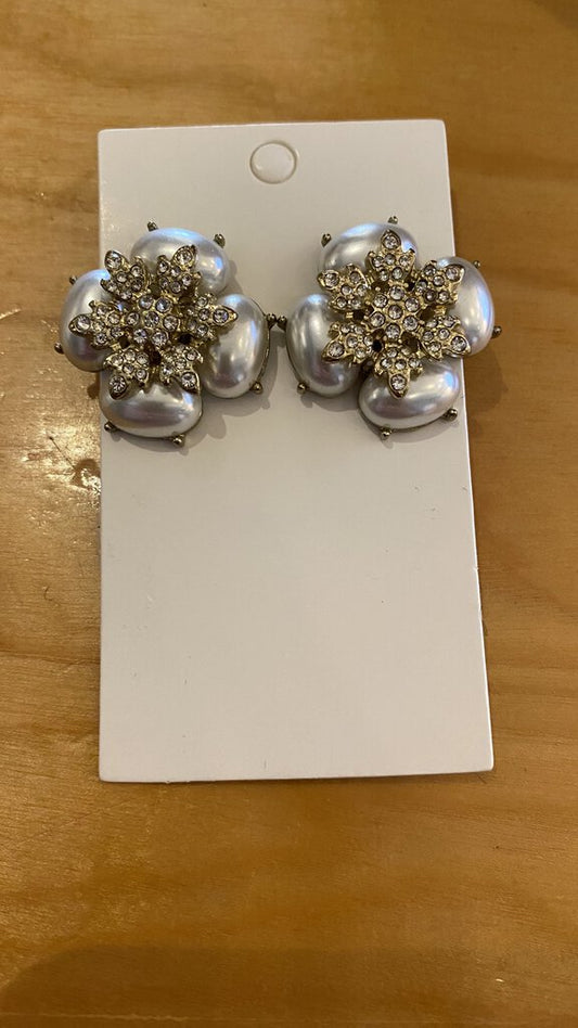 Flower Pearly Stud Earrings