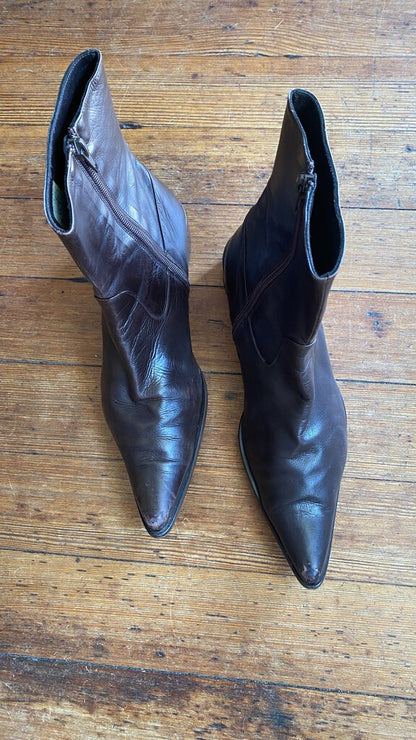 Pointed Leather Booties (40.5)