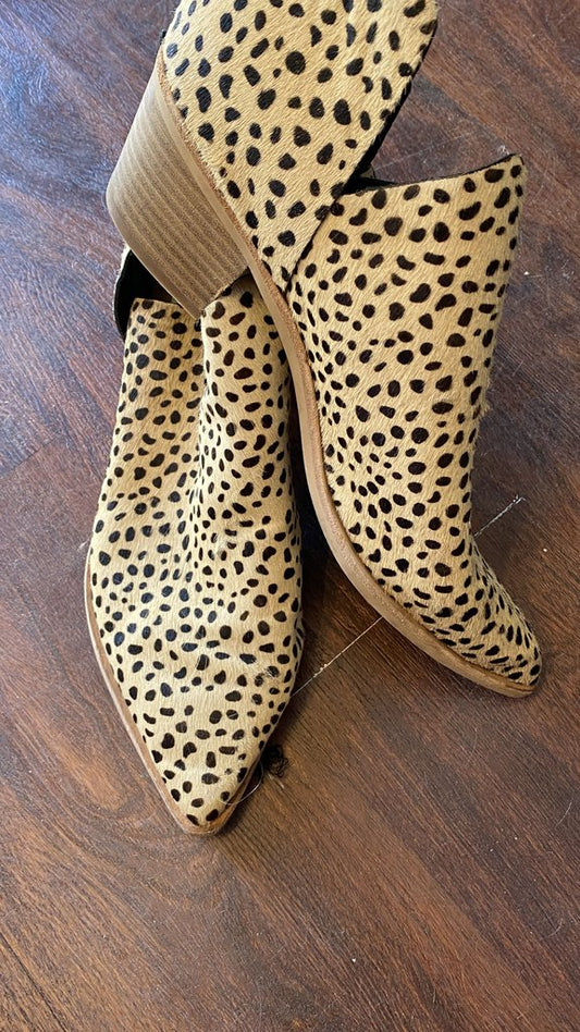 Ponyhair Leopard Pointed Booties