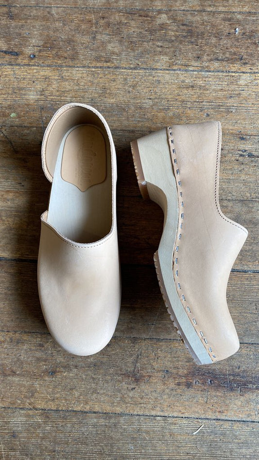 Brett Cutout Wooden Clogs (39)