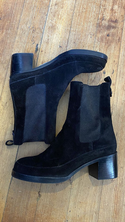 Suede Block Heeled Booties (40)