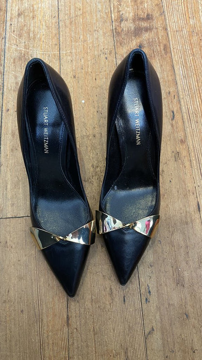 Pointed Gold Detail Pumps