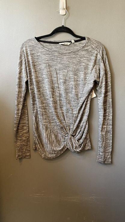 Heathered Knot Front Longsleeve Tee