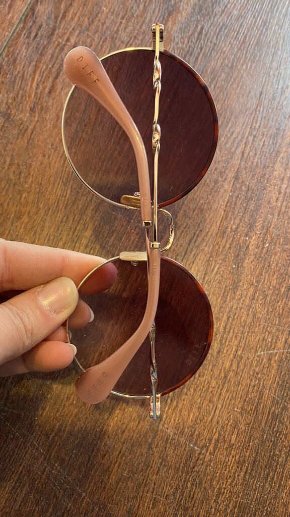 Diff Round Wire Rim Sunglasses