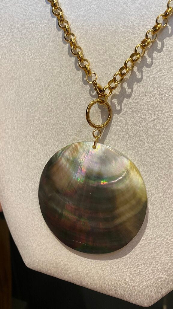 Shell Pendant Gold Chain Necklace