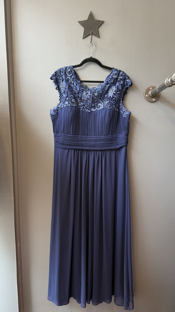 Lace Neckline Chiffon Gown