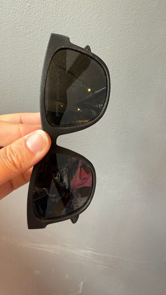 Hooked on Onyx Sunglasses
