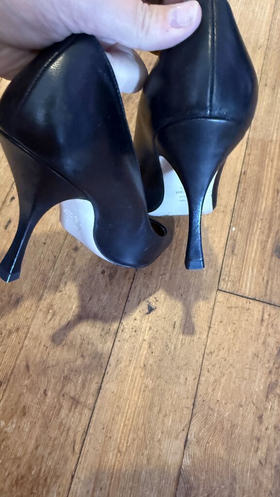 Pointed Leather Pumps