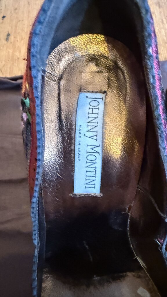 Velvet Embroidered Pumps