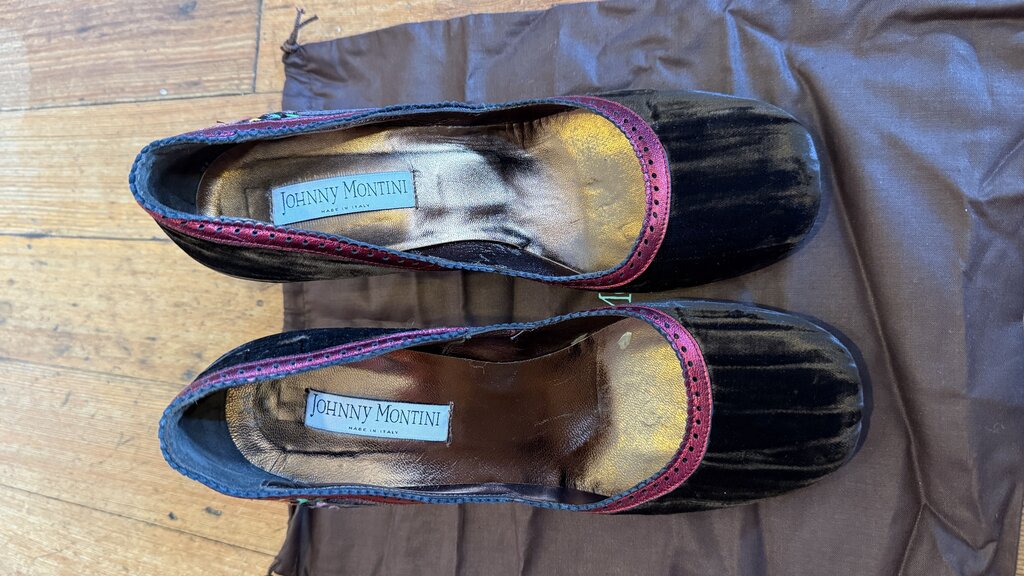 Velvet Embroidered Pumps