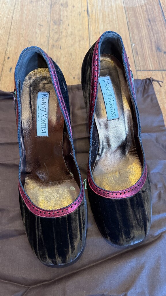 Velvet Embroidered Pumps