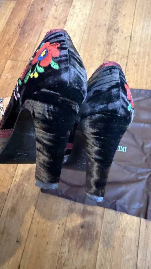 Velvet Embroidered Pumps