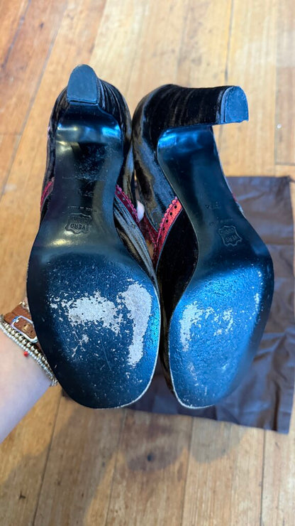 Velvet Embroidered Pumps