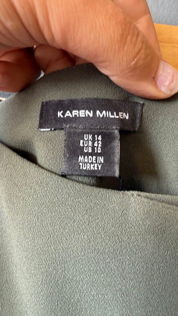 Buckle Detail Pleated Skirt