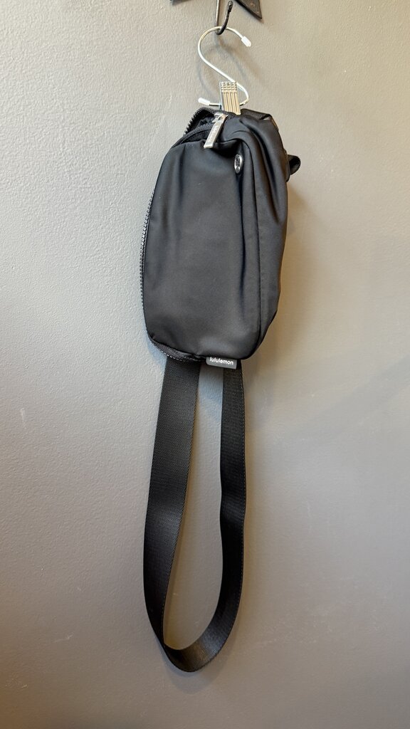 Black Everywhere Belt Bag