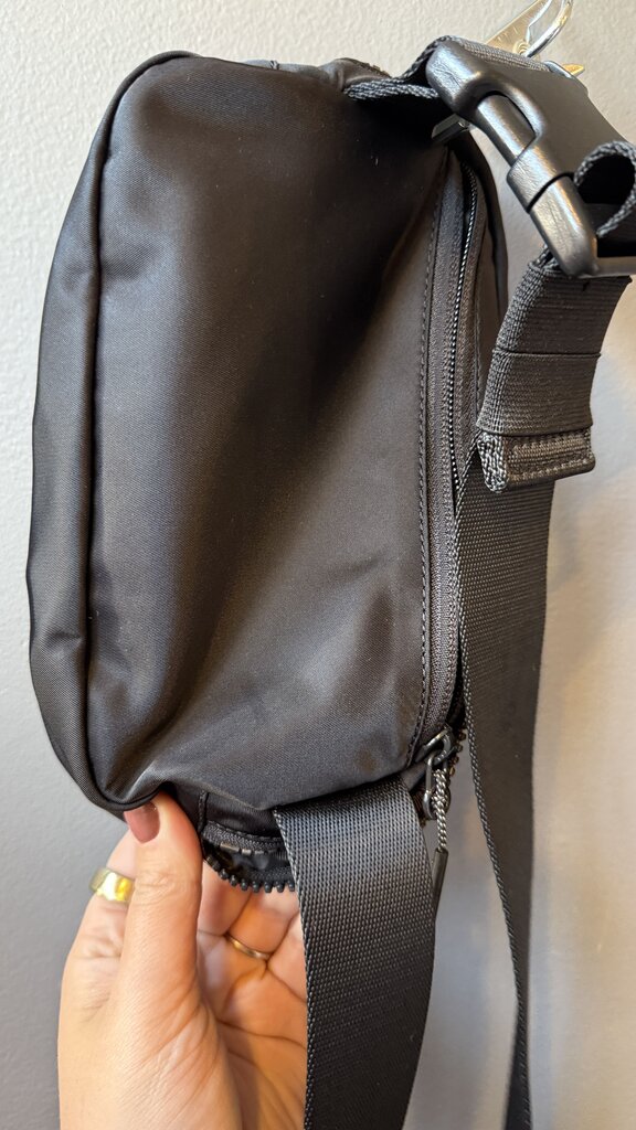 Black Everywhere Belt Bag