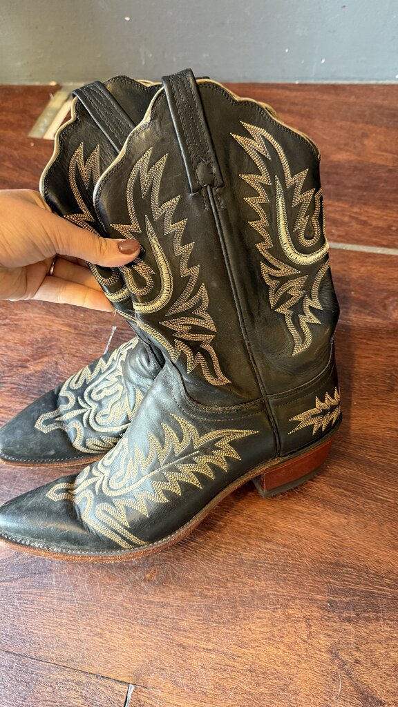 Embroidered Short Cowboy Boots