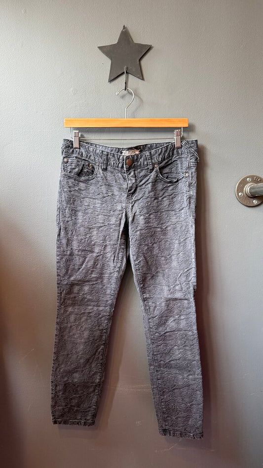 Vintage Lace Textured Jeans