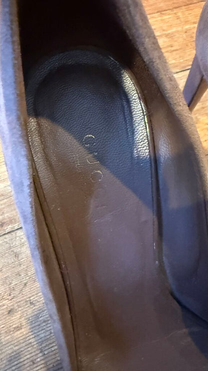 Suede Round Toe Pumps