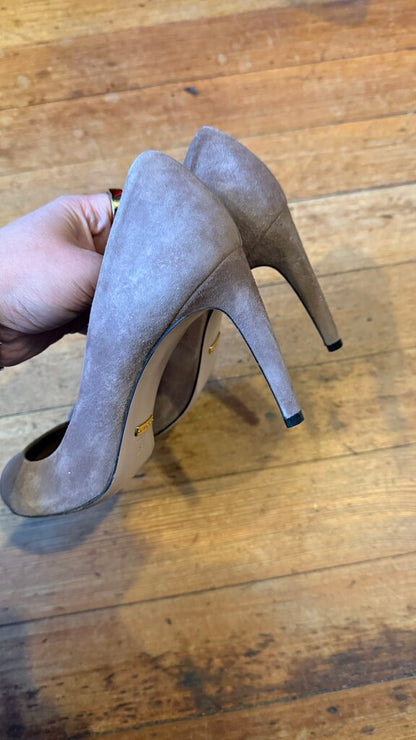 Suede Round Toe Pumps