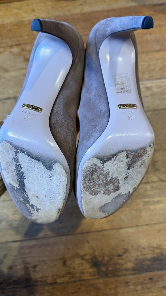 Suede Round Toe Pumps