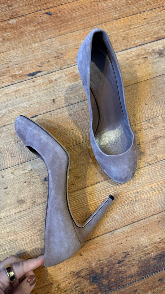 Suede Round Toe Pumps