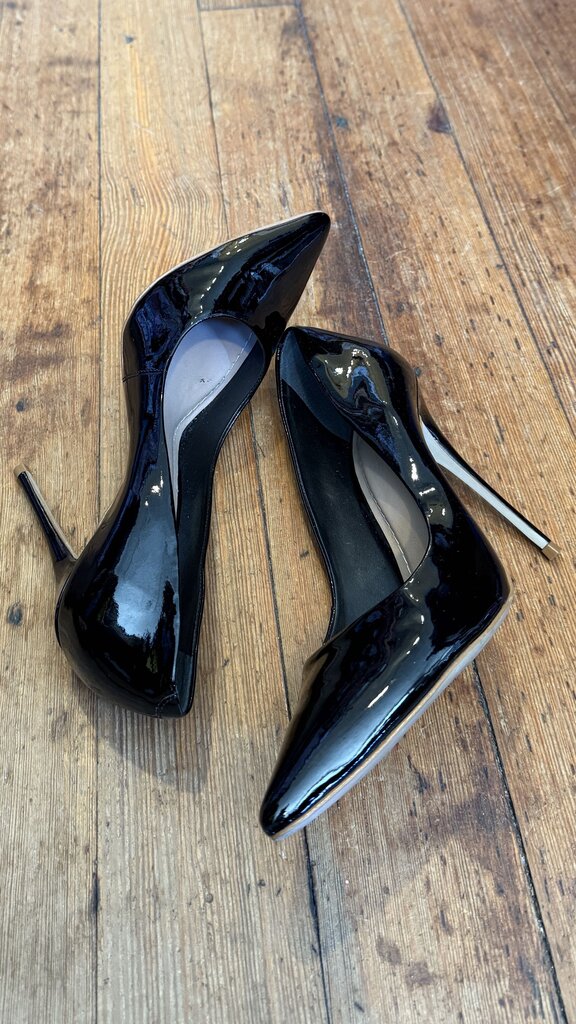 Patent Pointed Pumps