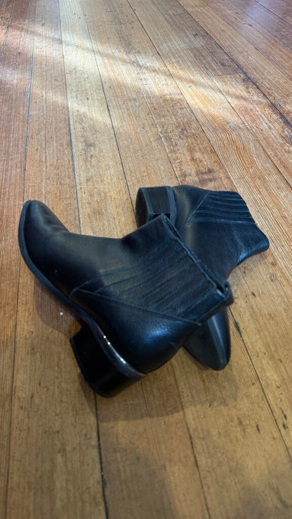 Leather Pointed Booties