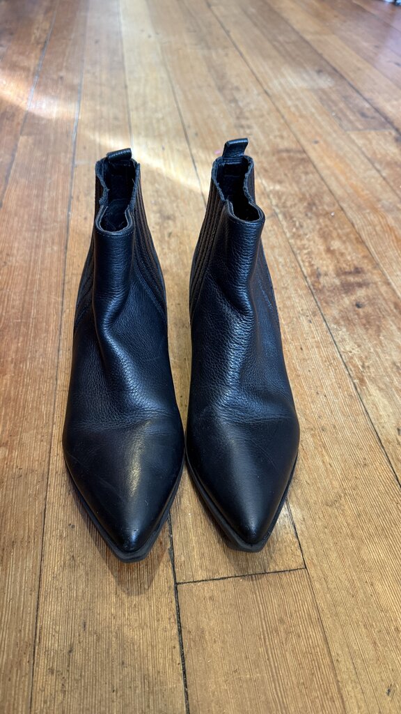 Leather Pointed Booties