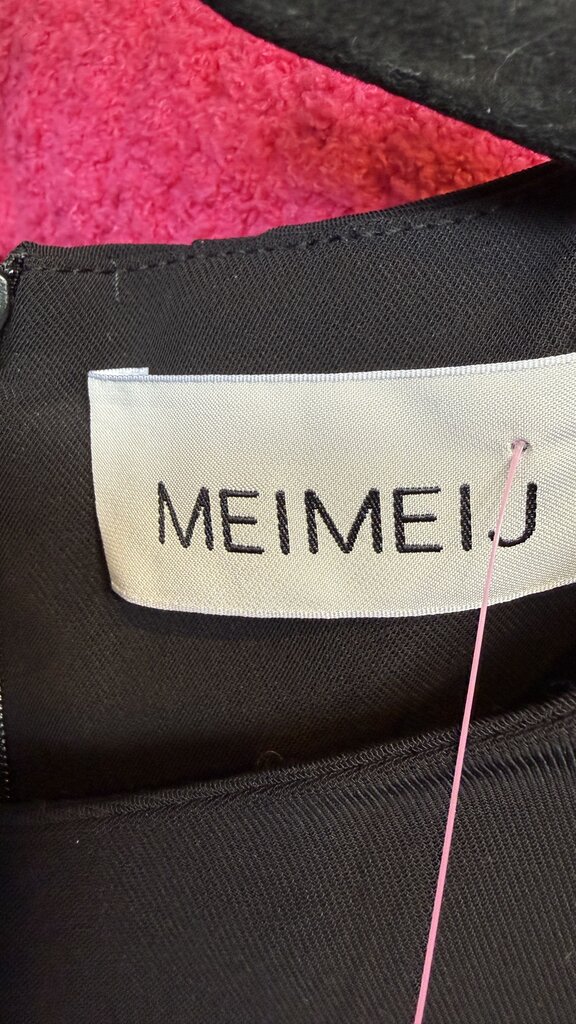 Front Gather Sleeveless Blouse