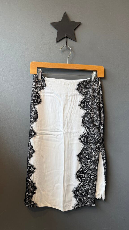 Lace Trim Satin Pencil Skirt