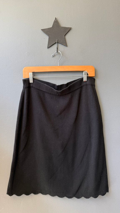 Scallop Hem Sweater Knit Skirt