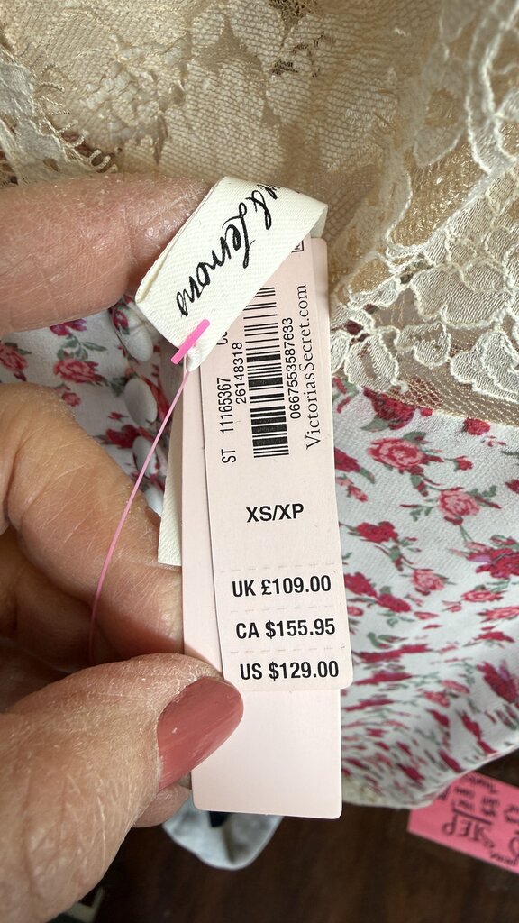VS Rose Lace Robe