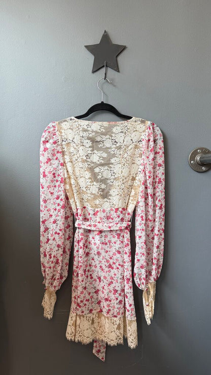 VS Rose Lace Robe