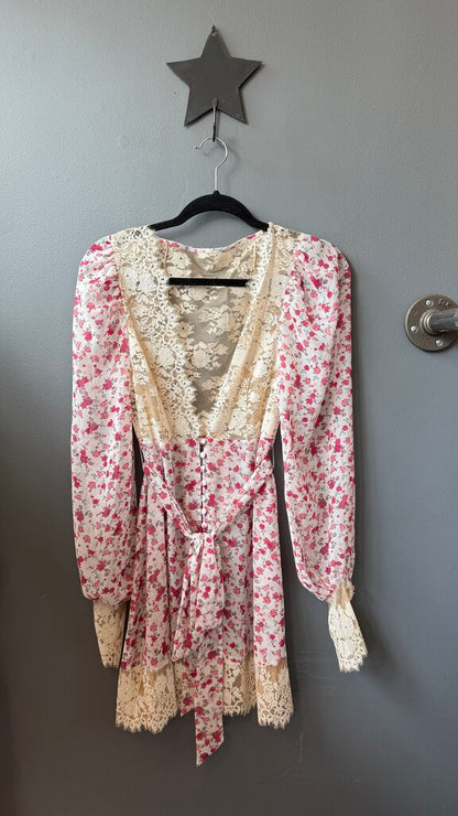 VS Rose Lace Robe