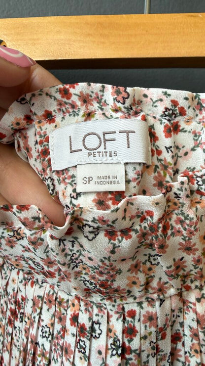 Petite Floral Pleated High Rise Shorts