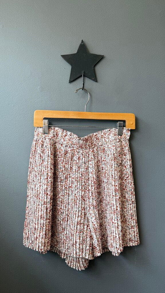 Petite Floral Pleated High Rise Shorts