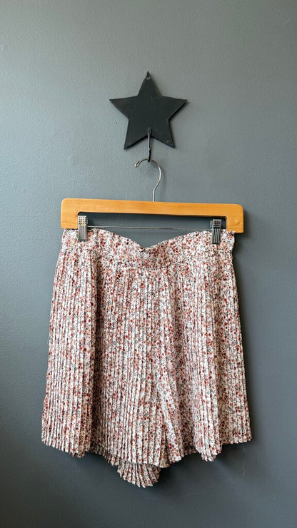 Petite Floral Pleated High Rise Shorts