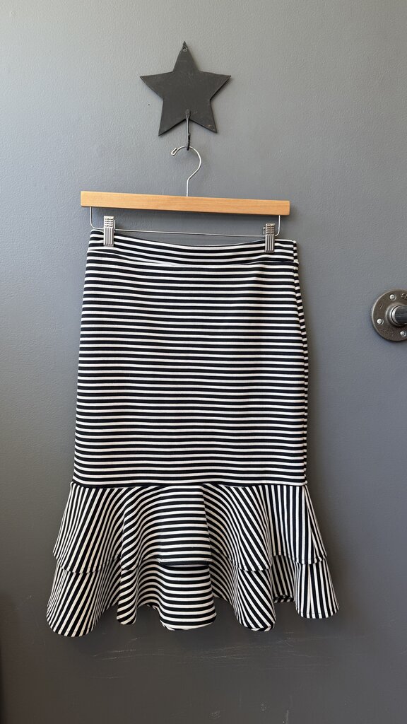 Ruffle Hem Stretch Pencil Skirt