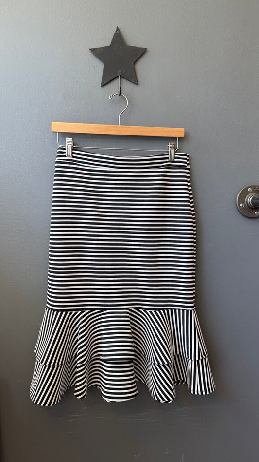 Ruffle Hem Stretch Pencil Skirt