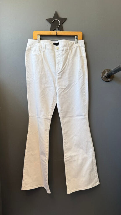 Curvy Bootcut Jeans
