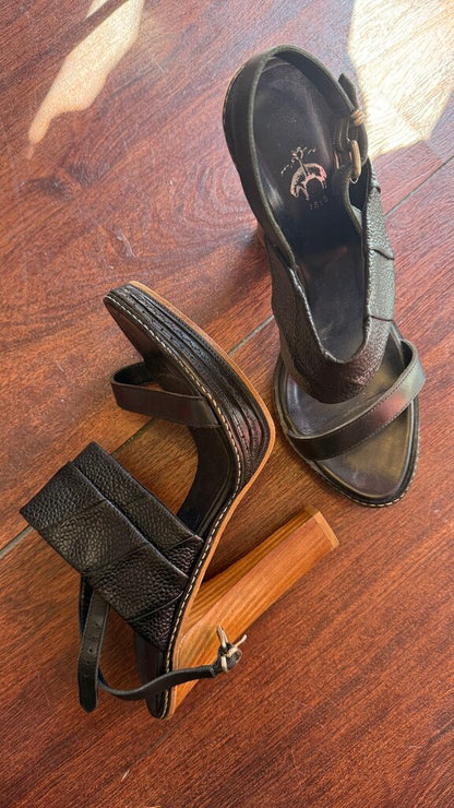 Wooded Heeled Leather Sandals