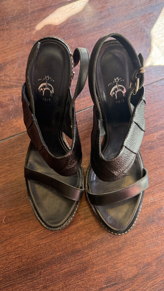 Wooded Heeled Leather Sandals
