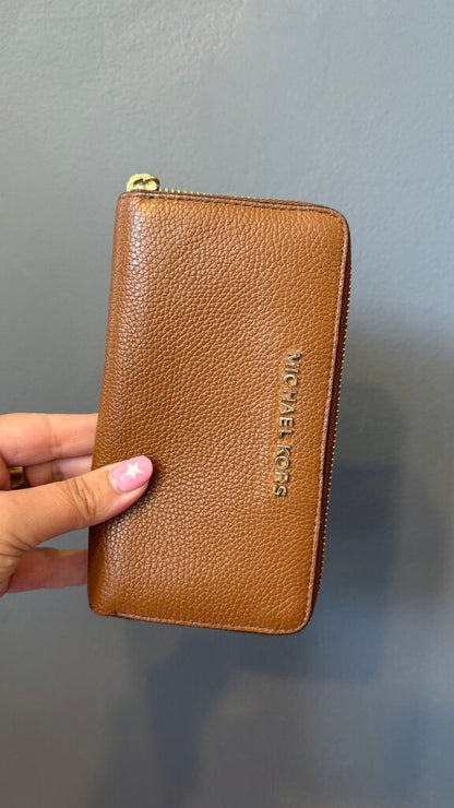 Pebbled Leather Zippy Wallet