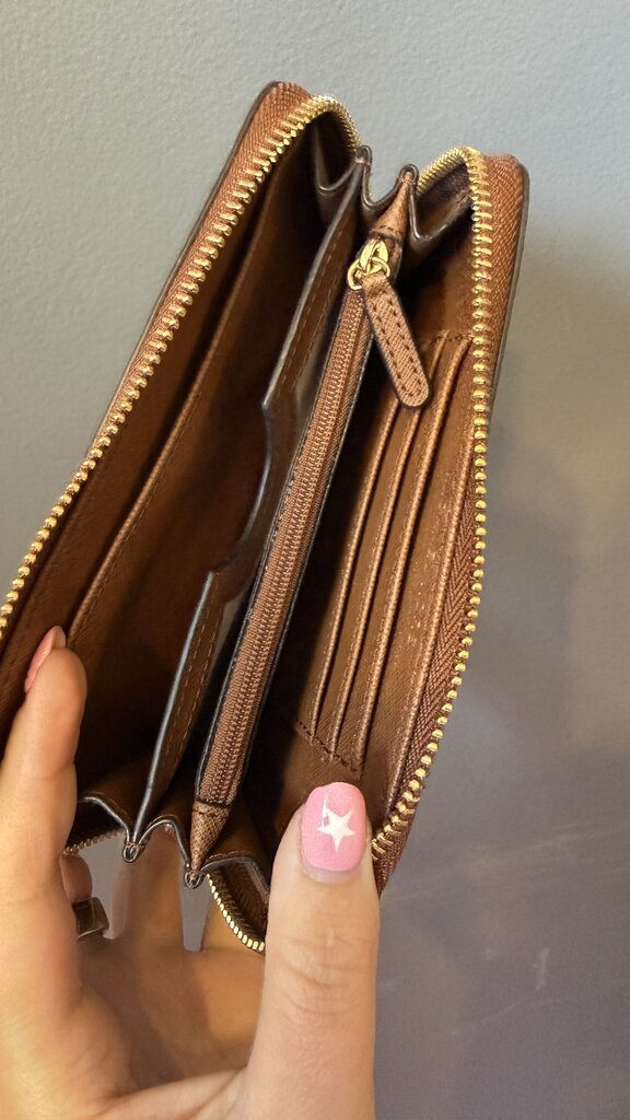 Pebbled Leather Zippy Wallet